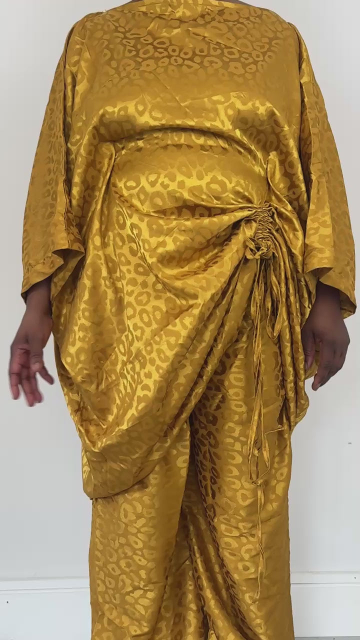 beautiful two pieces set that is chick for all occasions.